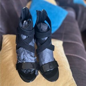 DKNY black worms size 8 heels